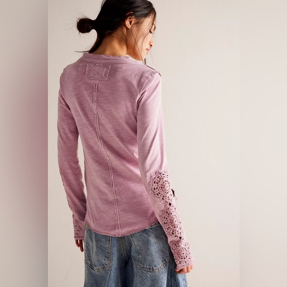 🌻🆕FREE PEOPLE Our Song Henley Cuff-Candied Lilac-Size X-Small - Picture 6 of 13